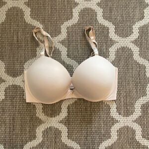 Victoria’s Secret bra this is the push-up bra size 34DDD